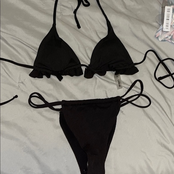 Black shein bikini - Picture 2 of 5